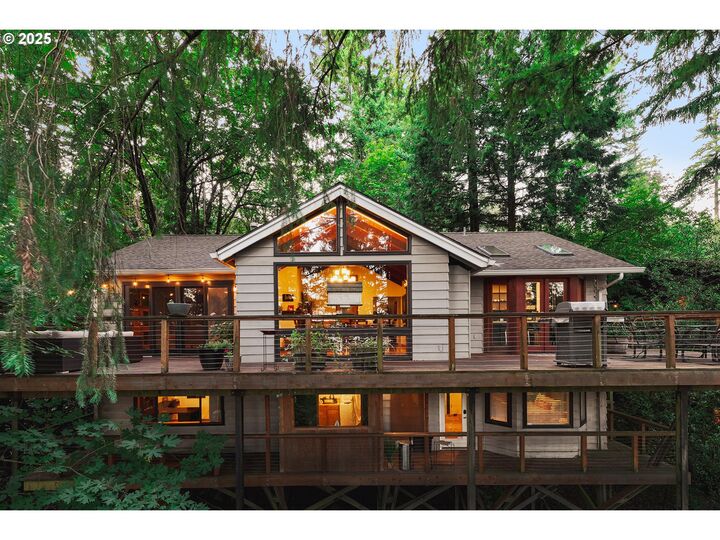 4068 SW Hewett Blvd  Portland OR 97221 photo