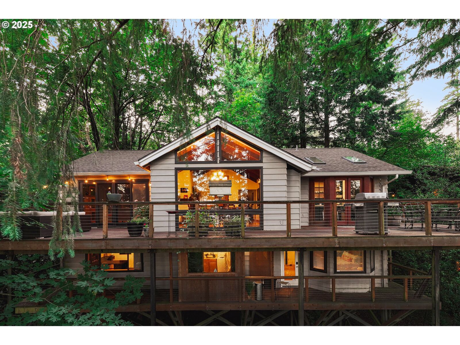 Property Photo:  4068 SW Hewett Blvd  OR 97221 