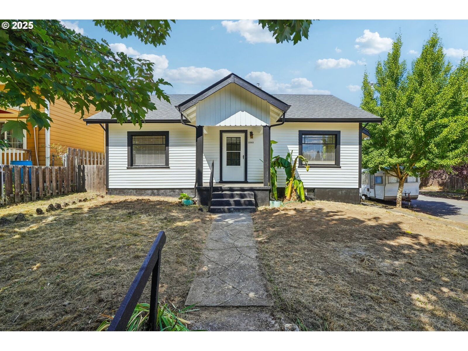 Property Photo:  2505 N Emerson St  OR 97217 