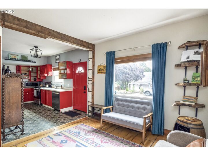 Property Photo: 216 Jerome St OR 97045