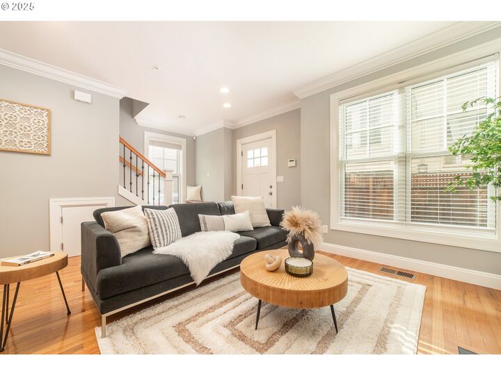 Property Photo:  621 NE Randall Ave  OR 97232 