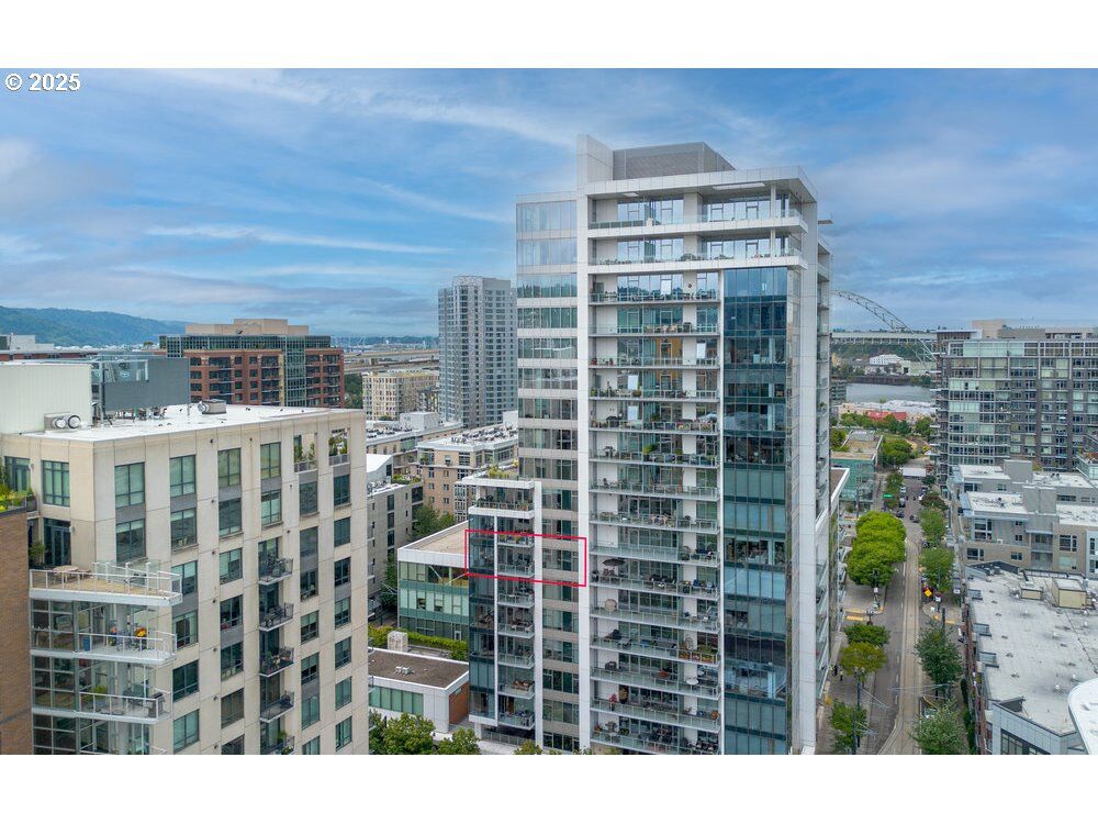 Property Photo: 1001 NW Lovejoy St 810 OR 97209