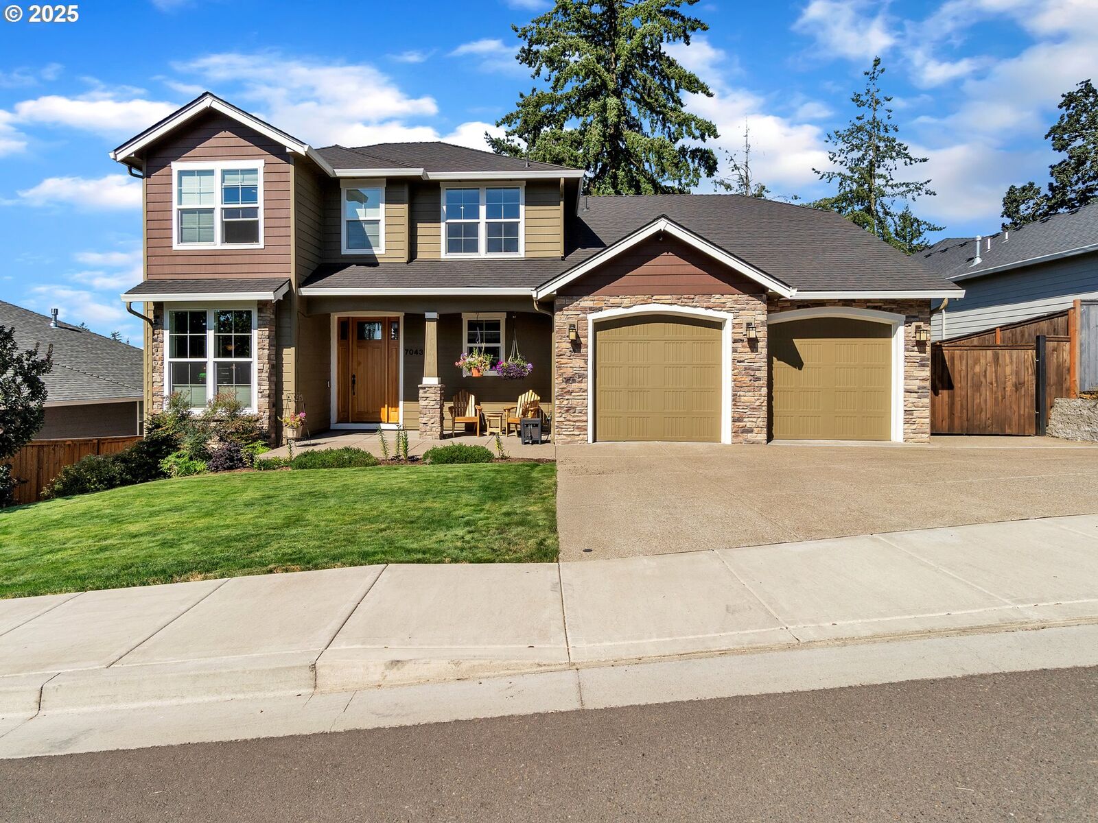 Property Photo: 7043 Solarian Dr SE OR 97392