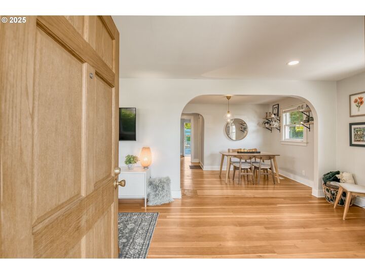 Property Photo:  4704 NE 89th Ave  OR 97220 