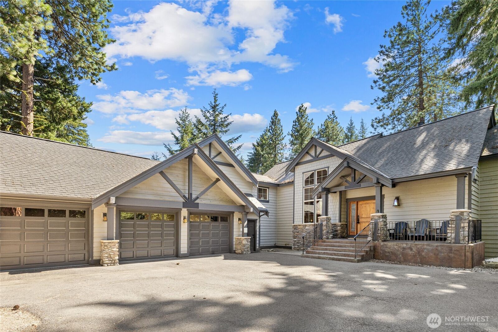 Property Photo:  110  Larkspur Loop  WA 98922 