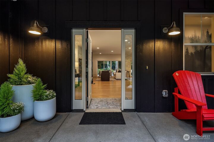 Property Photo:  2215 W Beaver Lake Dr  SE  WA 98075 