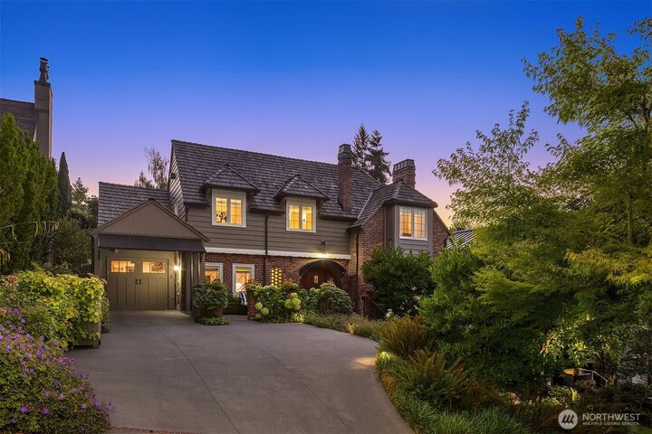 Property Photo:  321  36th Avenue E  WA 98112 