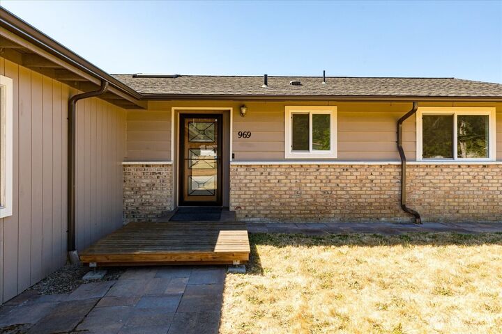 Property Photo:  969  Donald Avenue  WA 98277 