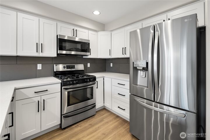 Property Photo: 10549 Stone Avenue N 202 WA 98133
