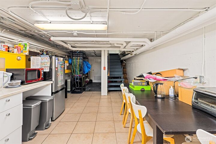 Property Photo:  231  Summit Avenue E  WA 98102 