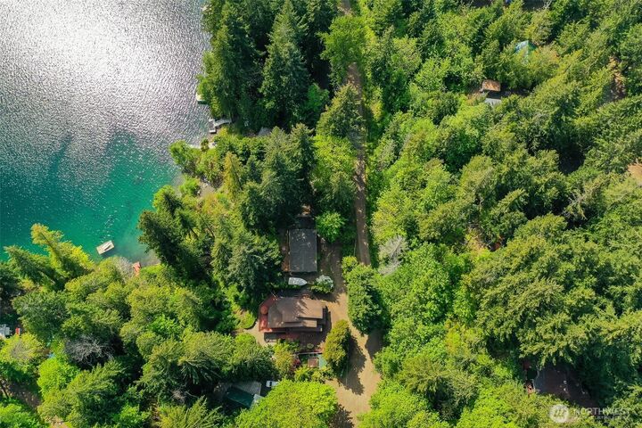 Property Photo:  200 N Lakeshore Place  WA 98548 