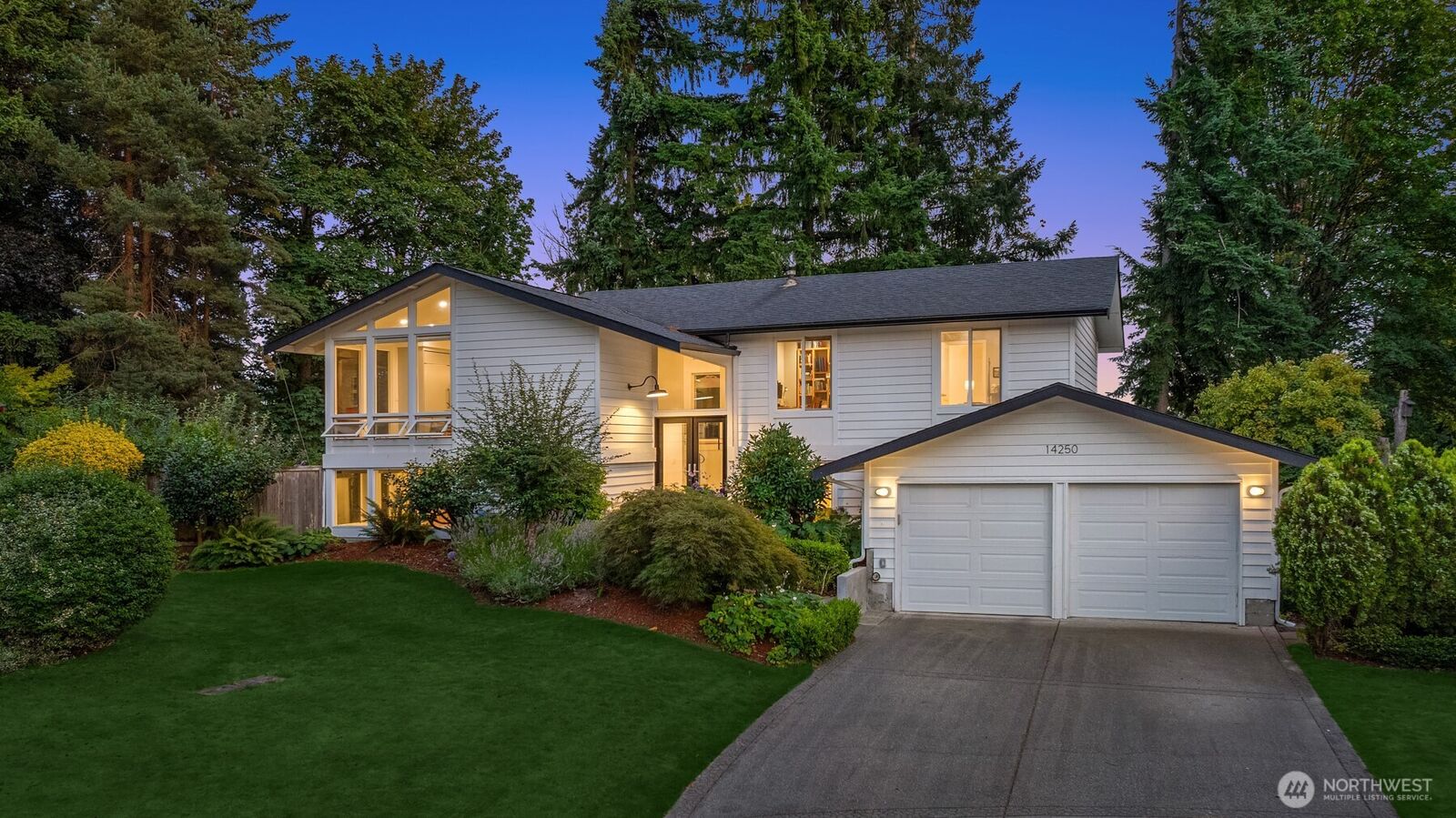 Property Photo:  14250  130th Avenue NE  WA 98034 