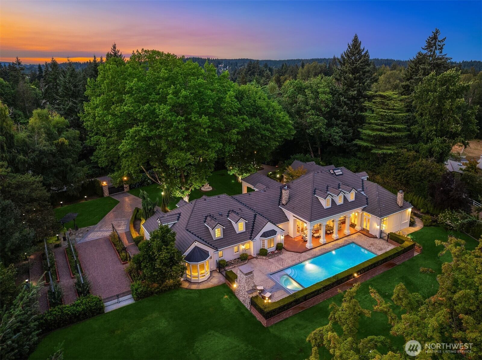 Property Photo:  4  Diamond S Ranch  WA 98004 