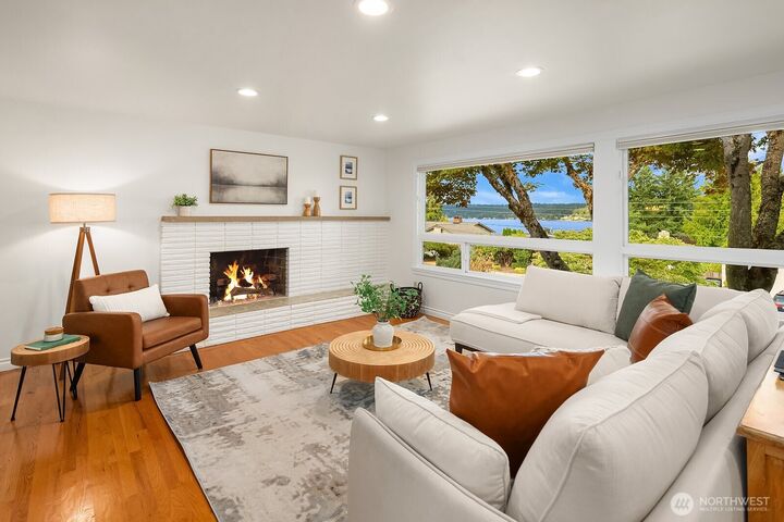 Property Photo:  2665  171st Avenue SE  WA 98008 