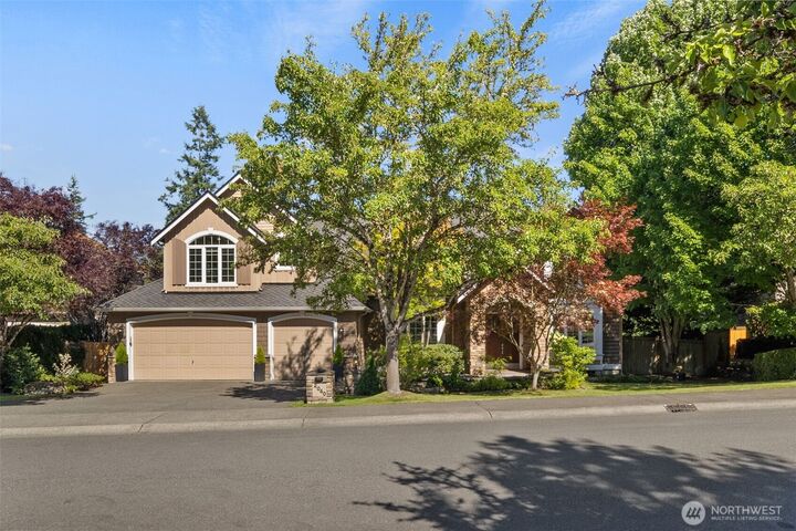 Property Photo:  2040  277th Avenue SE  WA 98075 