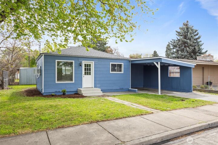 Property Photo:  447 S Wilbur Avenue  WA 99362 