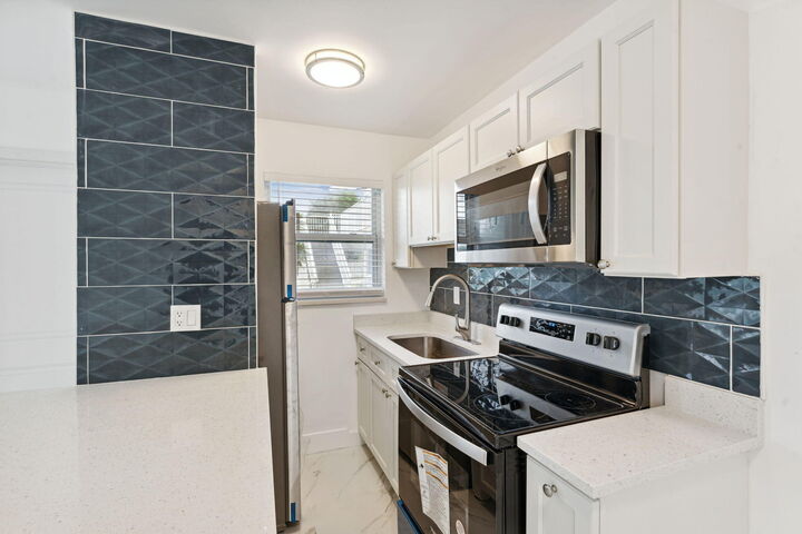 Property Photo:  525 S Broadway Street E  FL 33462 