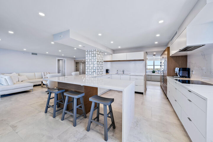 Property Photo:  5200 N Ocean Drive 2003  FL 33404 