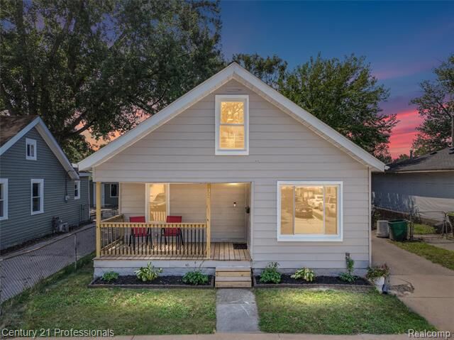 321 W Harwood Avenue  Madison Heights MI 48071 photo