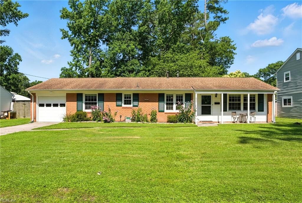 Property Photo:  435 Dauphin Ln  VA 23452 