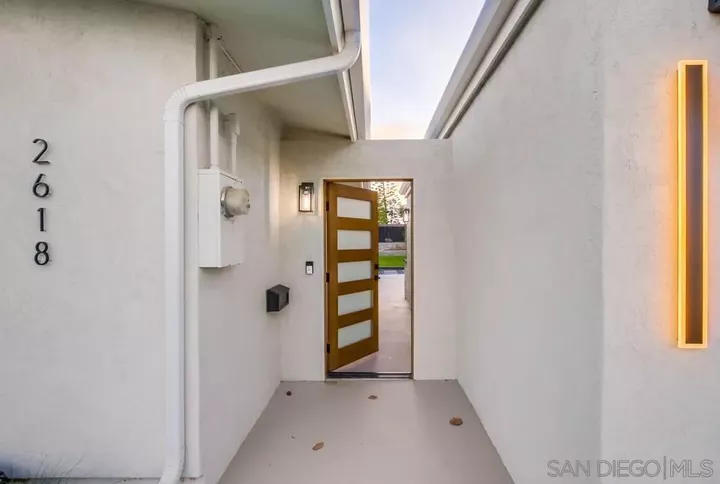 Property Photo:  2618 Cowley Way  CA 92110 
