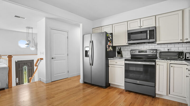 Property Photo:  6 Holly Lane  CT 06804 