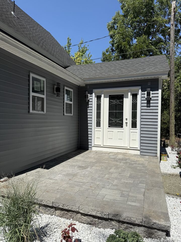 Property Photo:  2 Cottage Street  CT 06108 