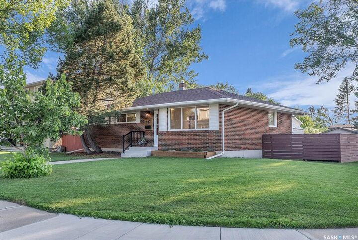Property Photo:  117 Phillips Crescent  SK S7H 3M9 