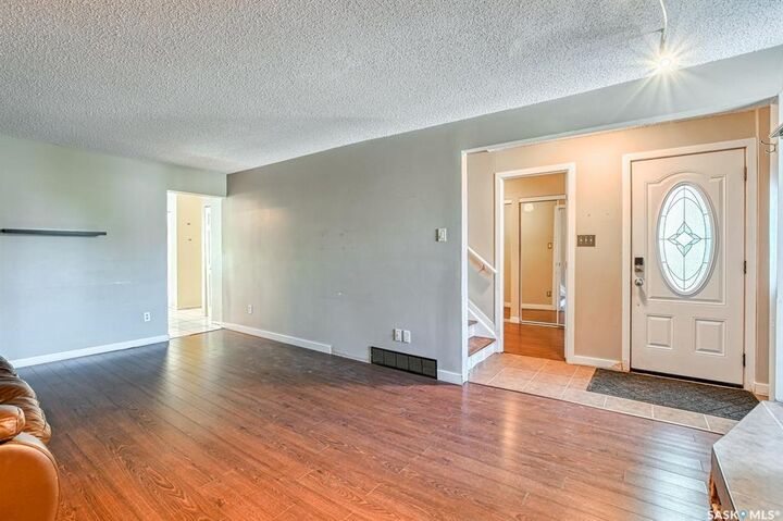 Property Photo:  845 8th Avenue NW  SK S6H 4G5 