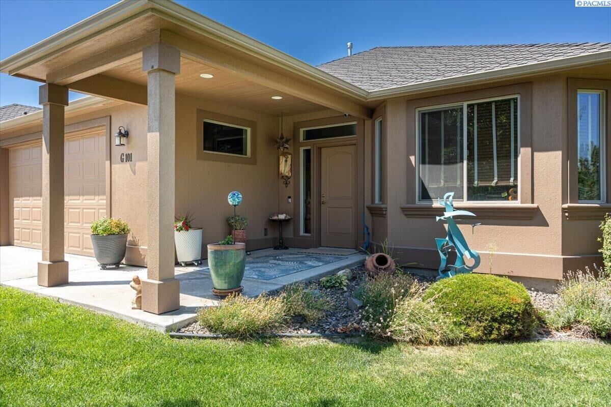 Property Photo:  3121 W 30th G-101  WA 99337 