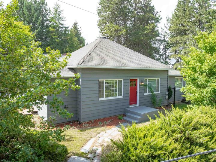 Property Photo: 315 SE Spring St WA 99163
