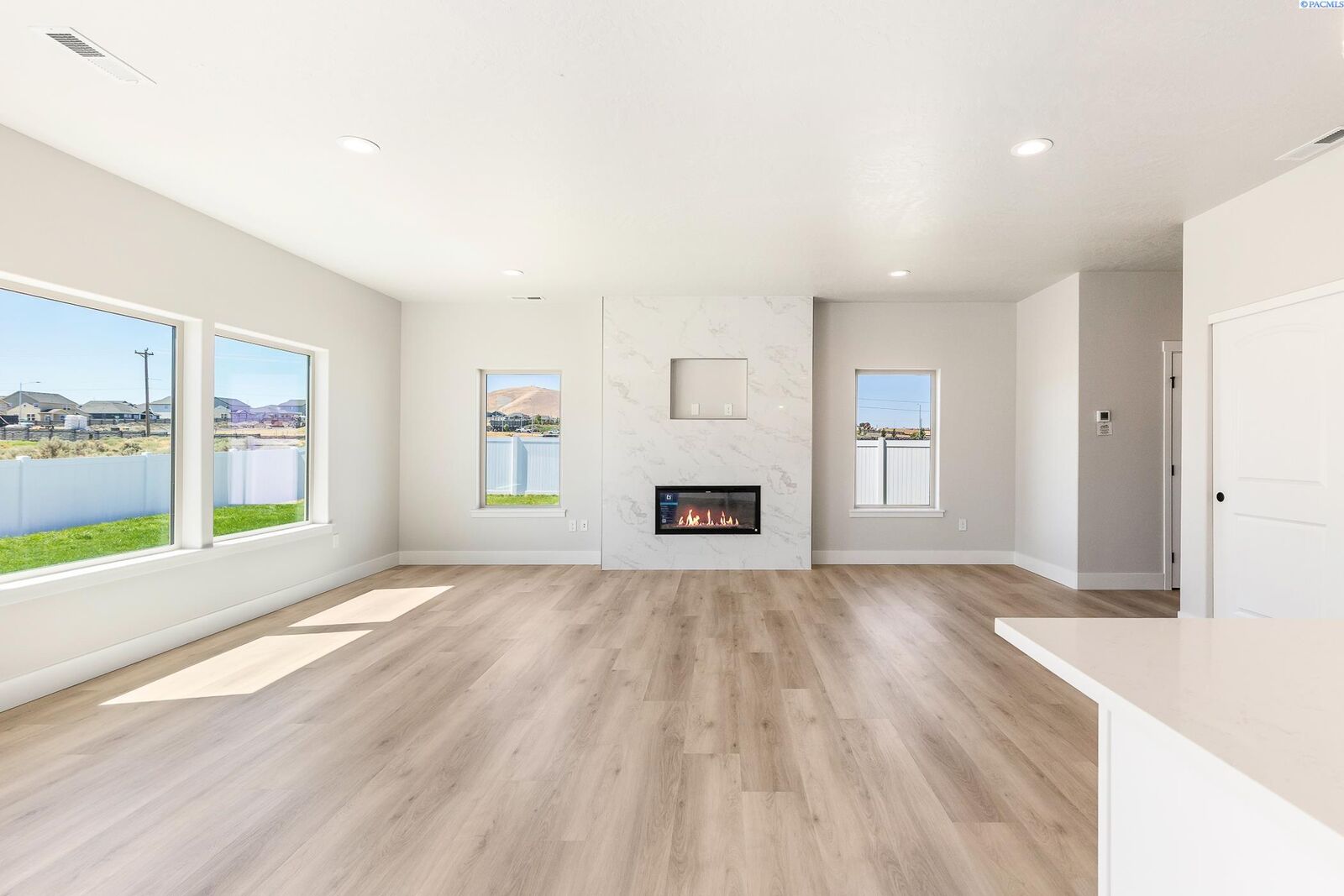 Property Photo: 7663 Grapevine Ct WA 99353