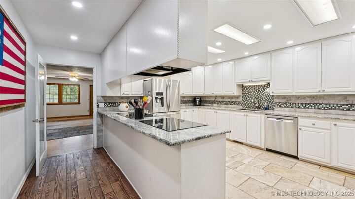 Property Photo:  23611 E 300 Road  OK 74016 