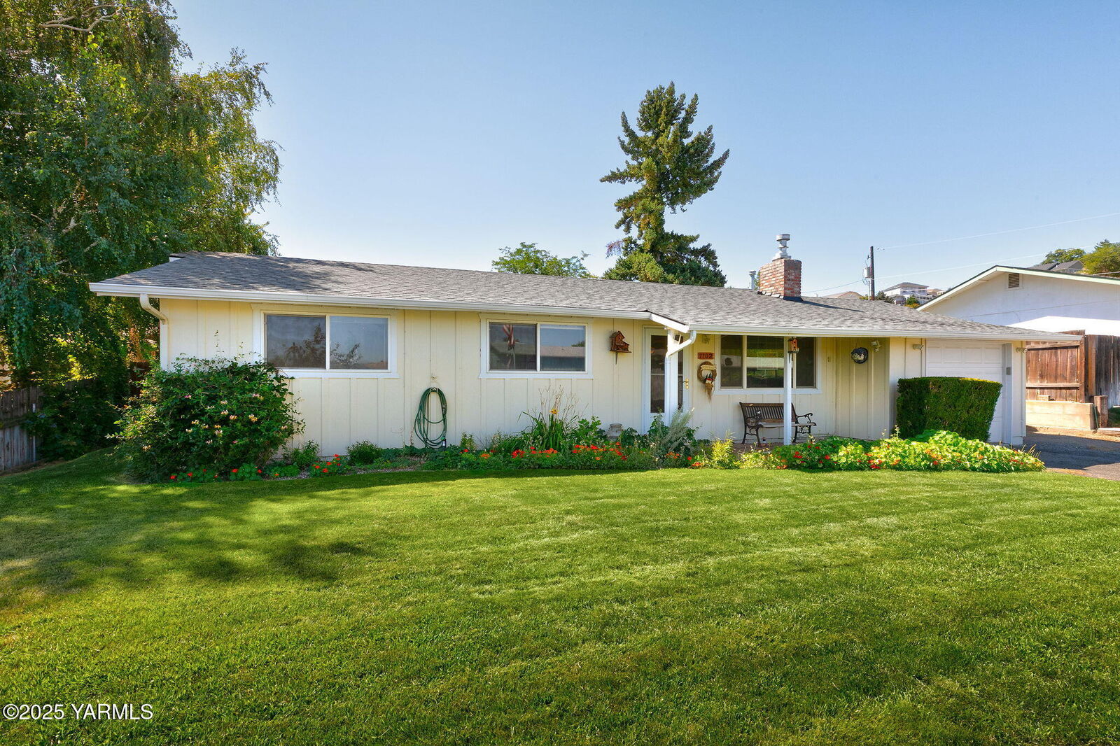 Property Photo:  1102 W Naches Ave  WA 98942 