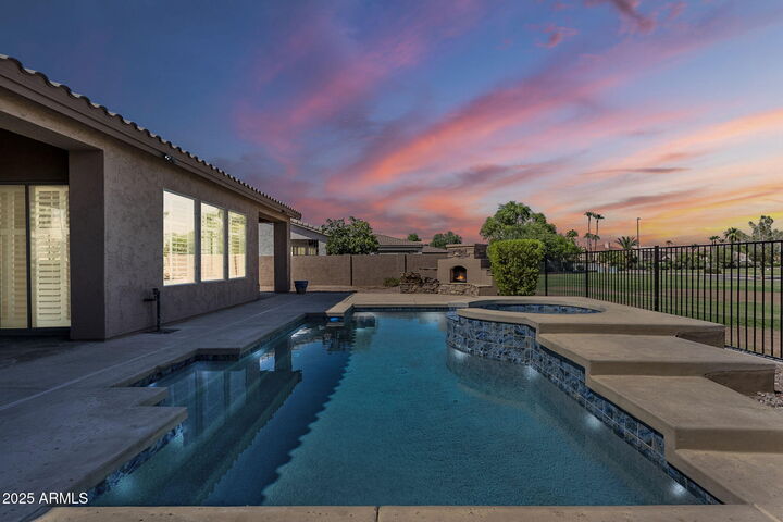 Property Photo:  633 S Parkcrest Street  AZ 85296 