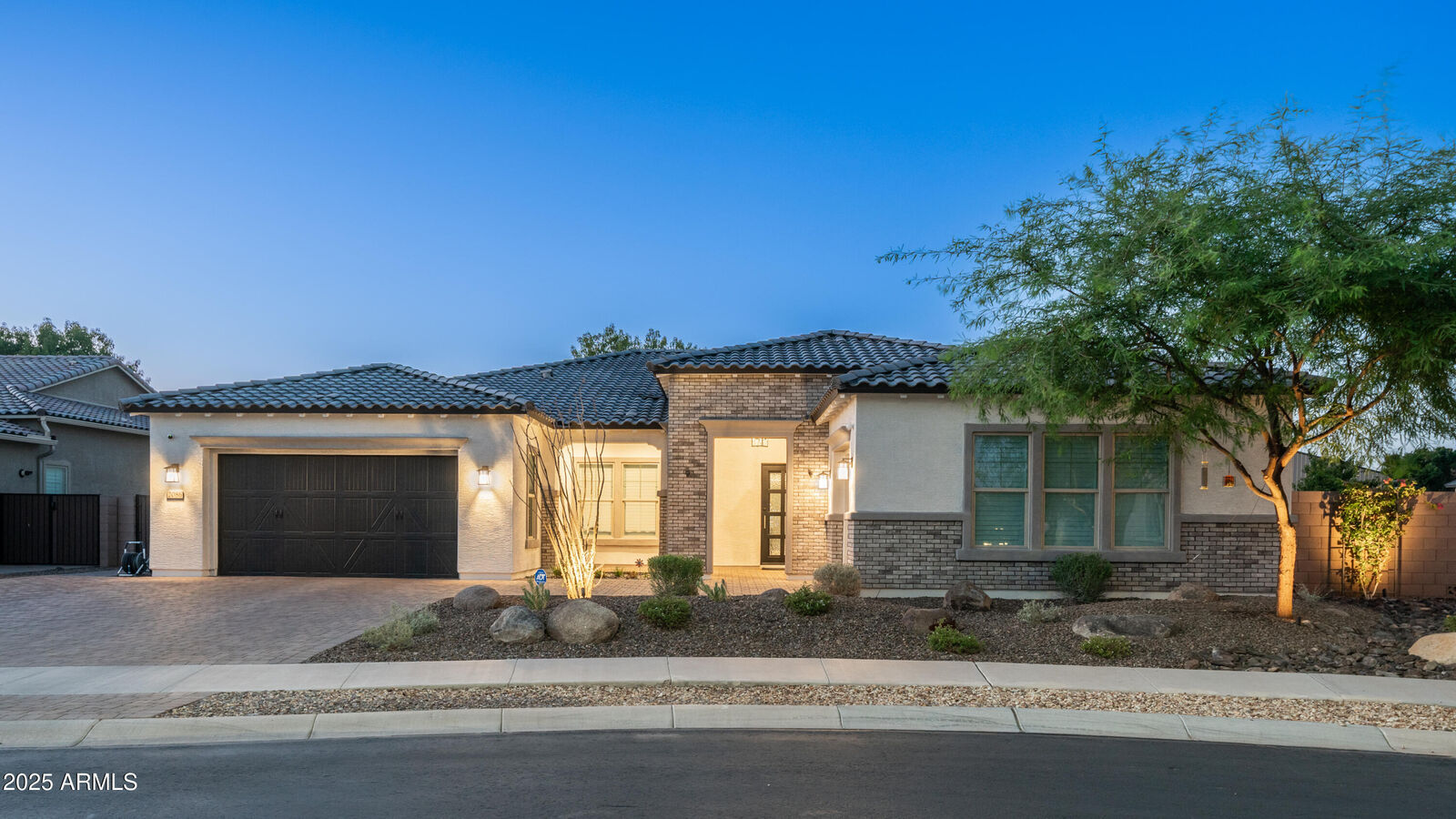 Property Photo:  2086 E Trigger Way  AZ 85297 