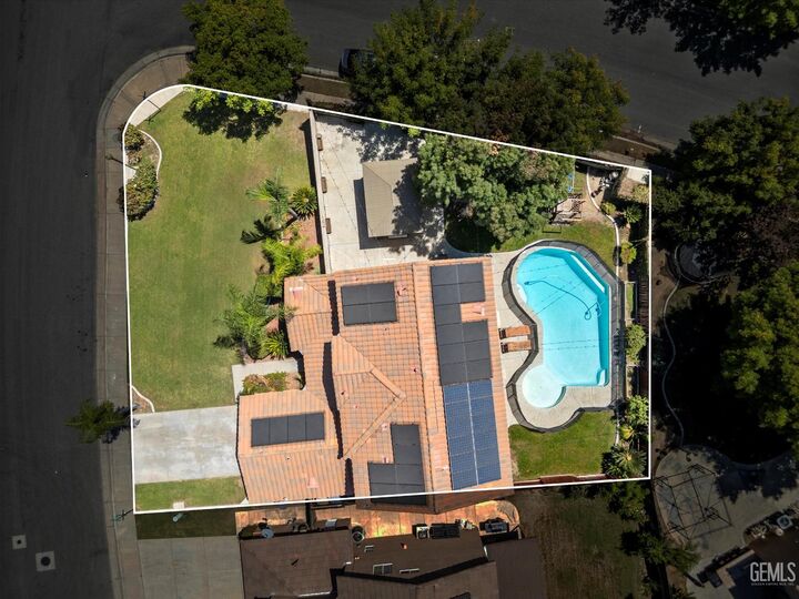 Property Photo: 805 Vermillion Drive CA 93312