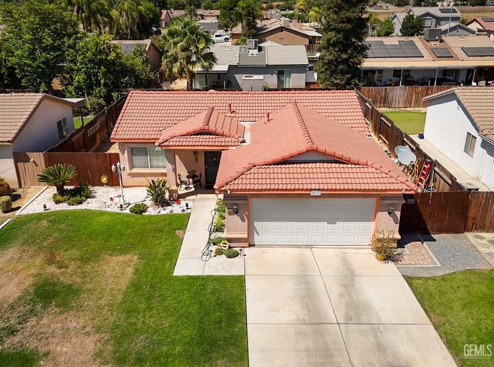 Property Photo:  5504 San Mateo Drive  CA 93307 