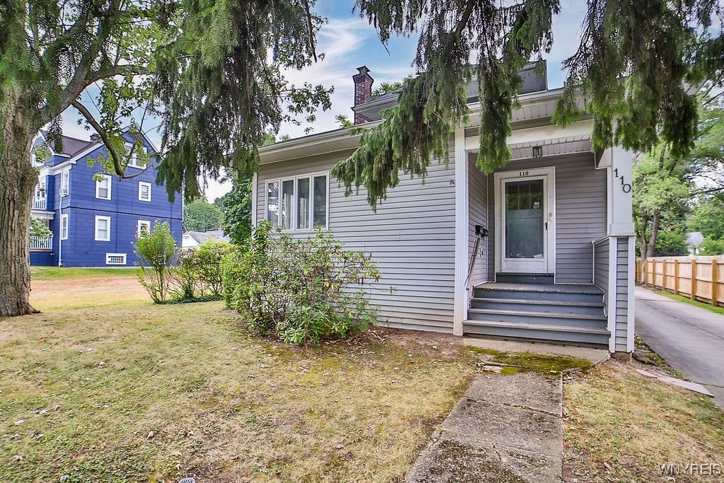 Property Photo: 110 Chateau Terrace NY 14226
