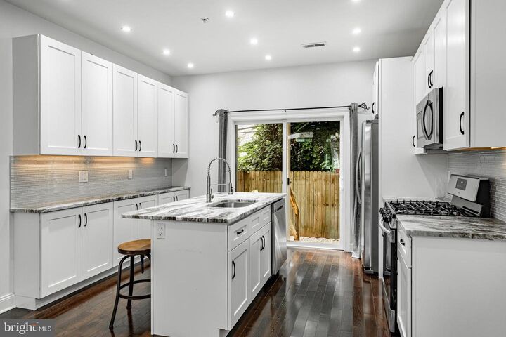 Property Photo:  630 Dudley Street  PA 19148 