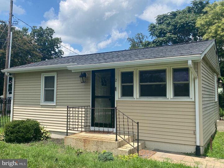 Property Photo:  2 Oak Street  DE 19933 