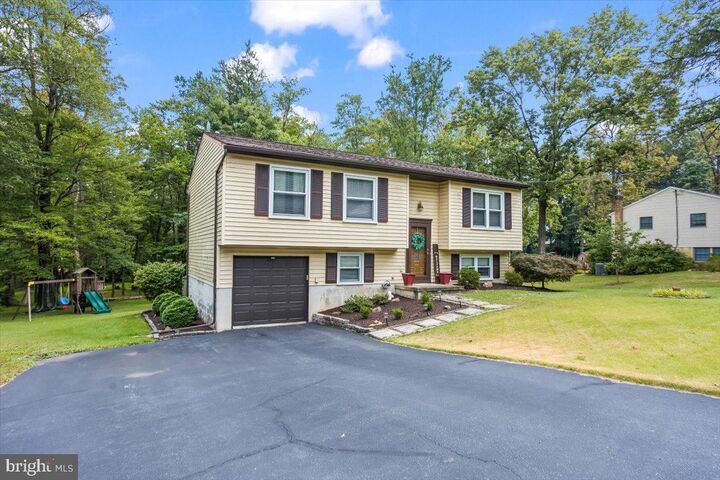 Property Photo:  111 Saint George Drive  PA 17019 