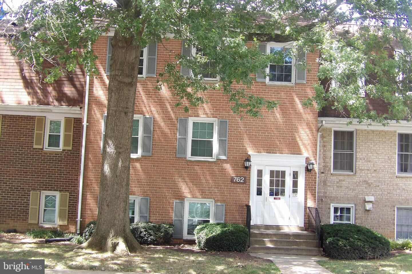 Property Photo: 762 Quince Orchard Boulevard 102 762-102 MD 20878