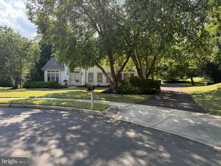 Property Photo:  10 Shalimar Lane  PA 19002 