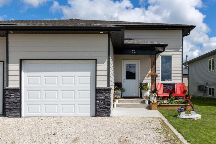 72 Birchwood Lane  Mitchell MB R5G 2J3 photo