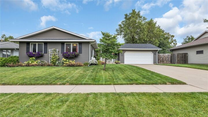 3220 24th Avenue  Marion IA 52302 photo