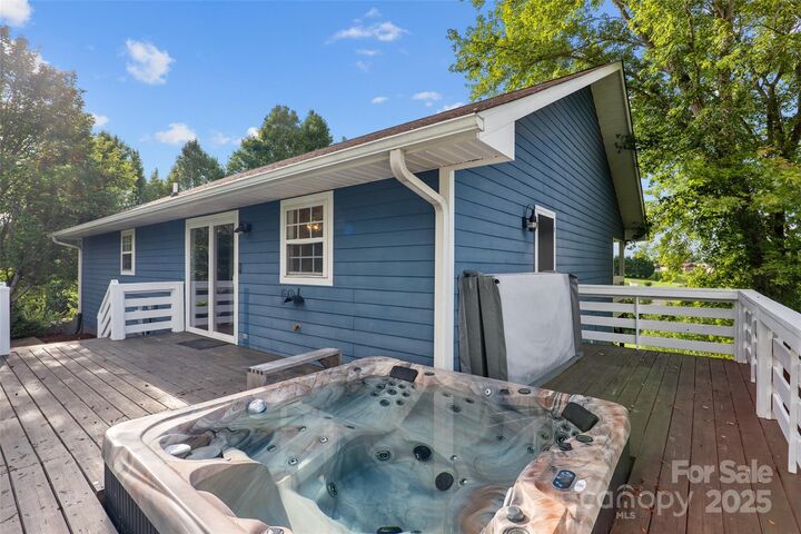 Property Photo: 271 Breton Ridge Road NC 28748