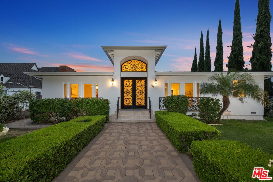 Property Photo:  465 N N Kilkea Dr  CA 90048 