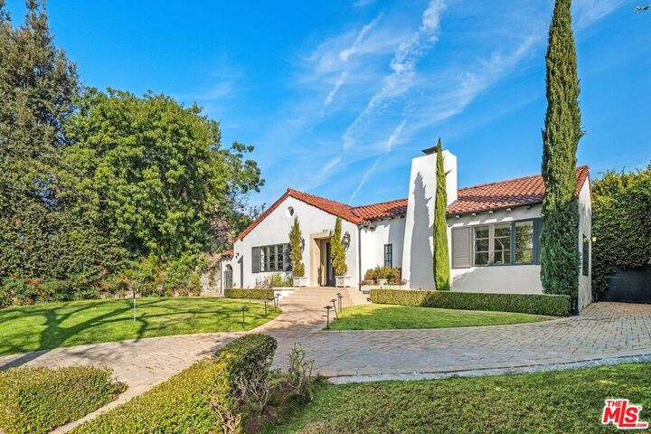 Property Photo:  514 N Walden Dr  CA 90210 