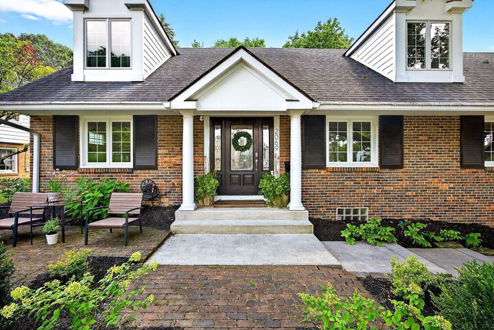Property Photo: 2069 Upper Chelsea Road OH 43221